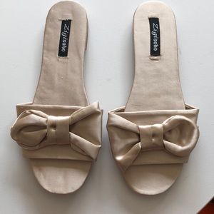 Silk tan slipper shoe
